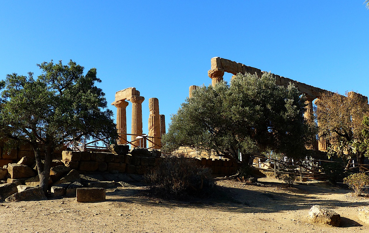 Car rental with driver and visit to the Valley of the Temples in Agrigento