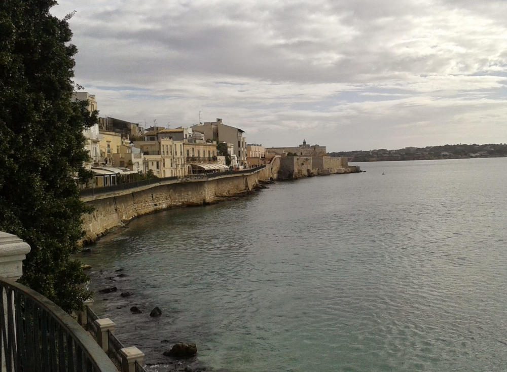  Tour of Ortigia, a masterpiece of beauty and history.