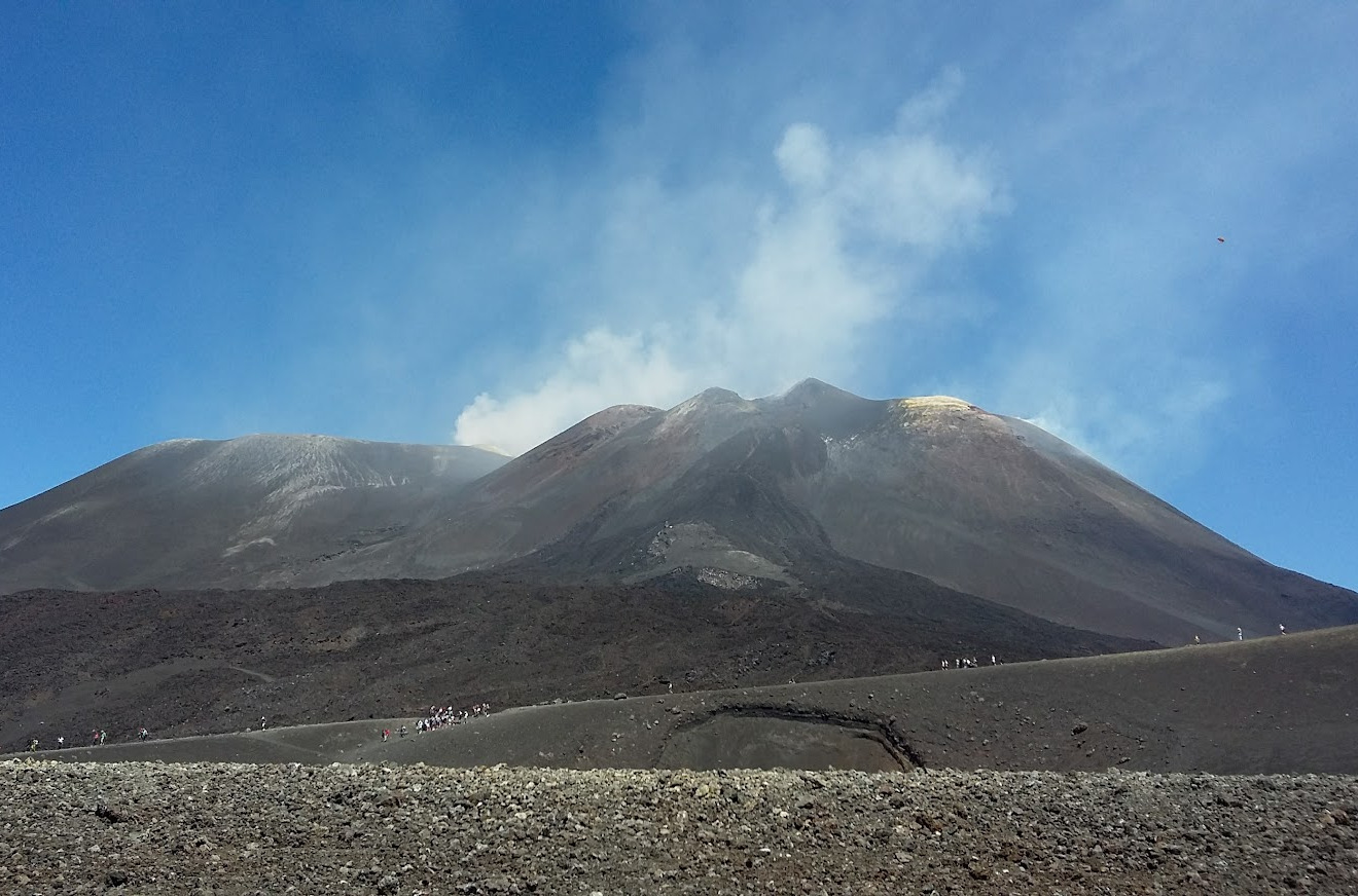 Car rental with driver for tourist excursion from Taormina to the Etna refuge