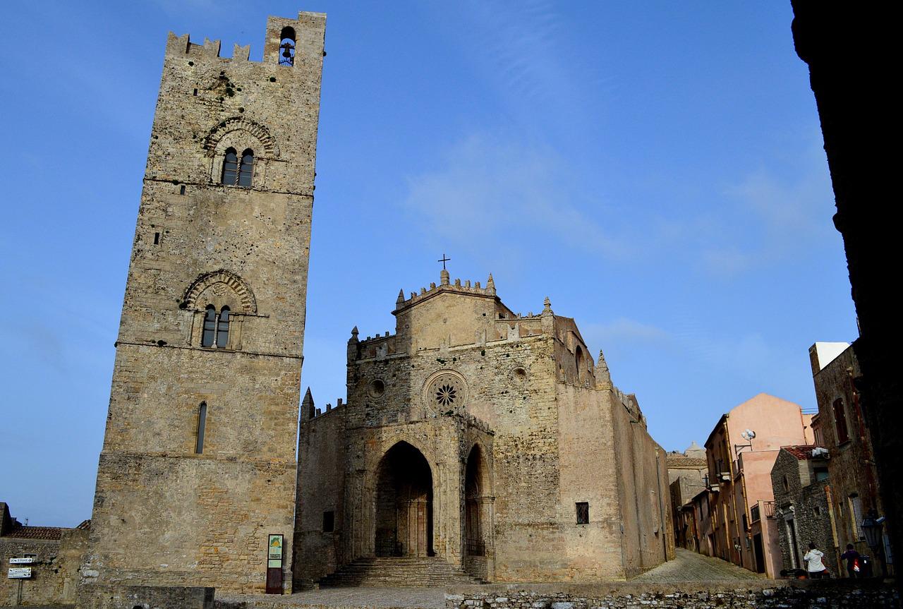 Car with driver and off to the discovery of Erice