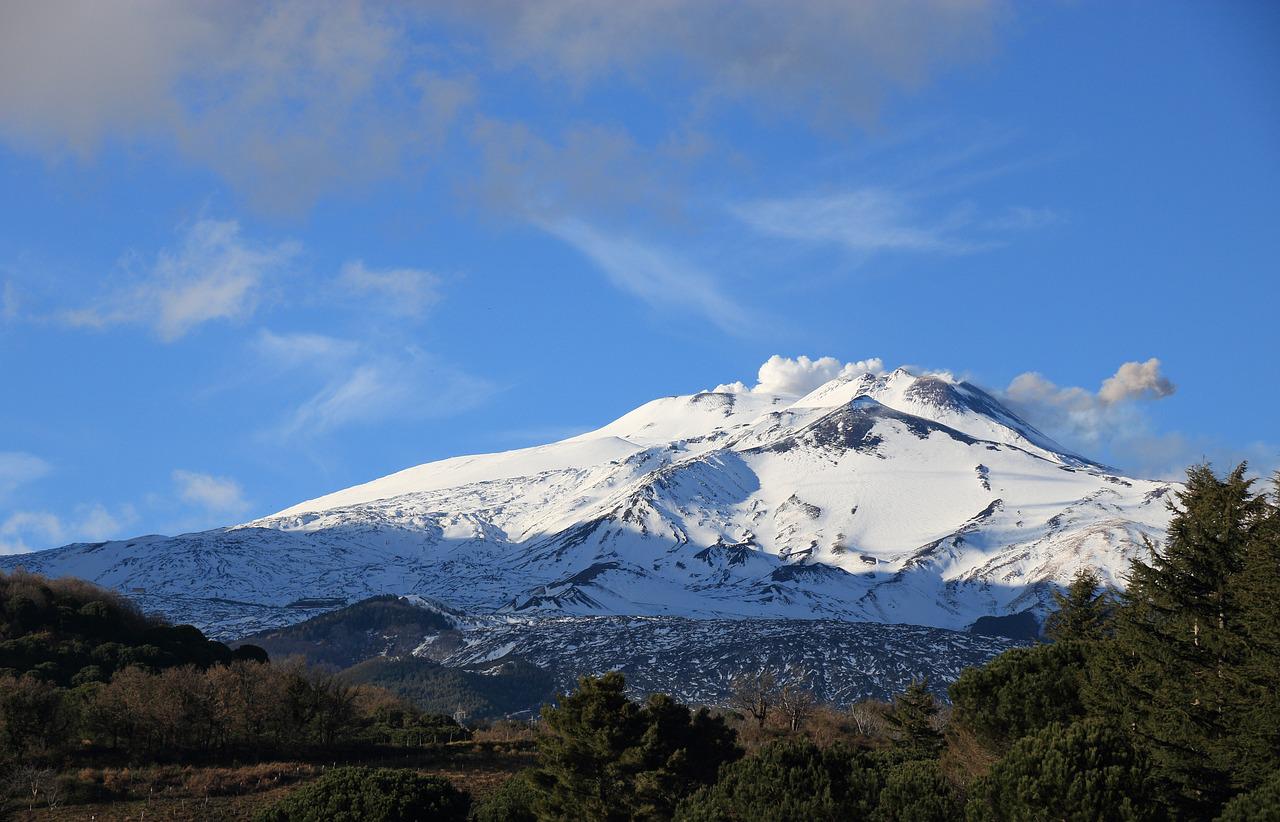 Etna tour to discover the richest food and wine in the region