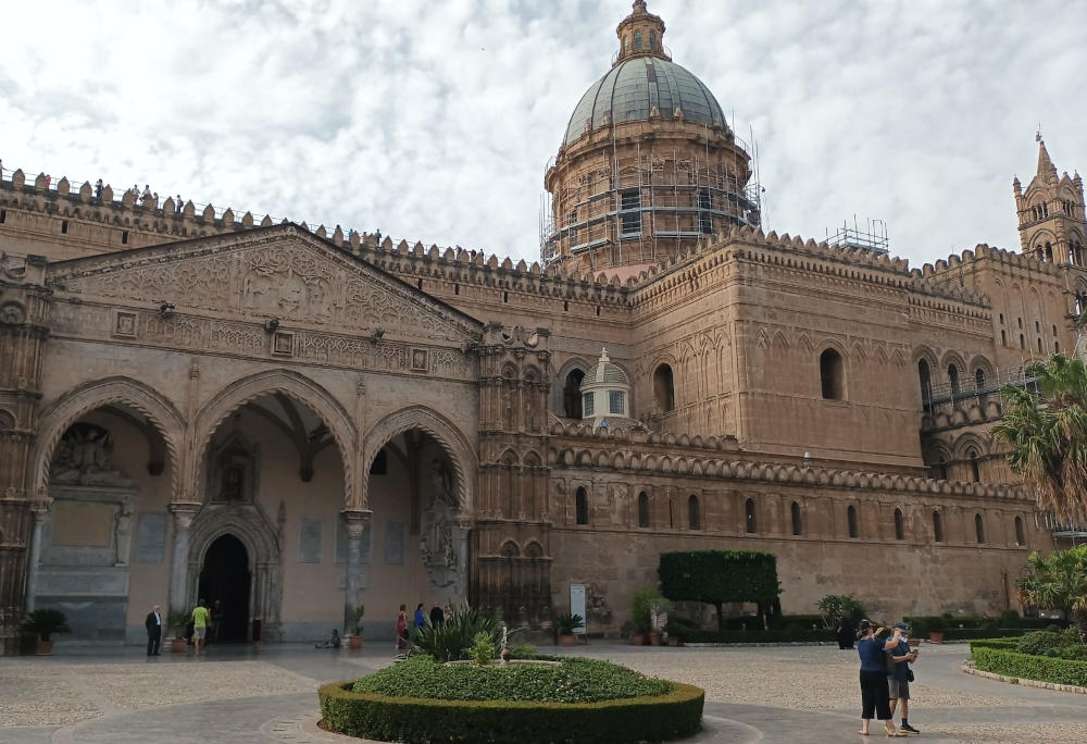 Palermo tour: Scopri la storia di questa affascinante città con il noleggio di un'auto con conducente